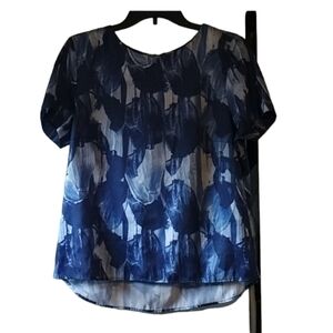 H&m blue short sleeve pattern blouse